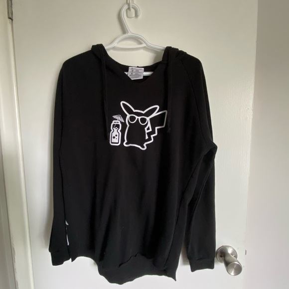 POKÉMON CENTRE PIKACHU SWEATER (size M) - Picture 1 of 3